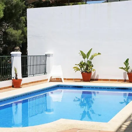 9 Pers In Burriana Nerja